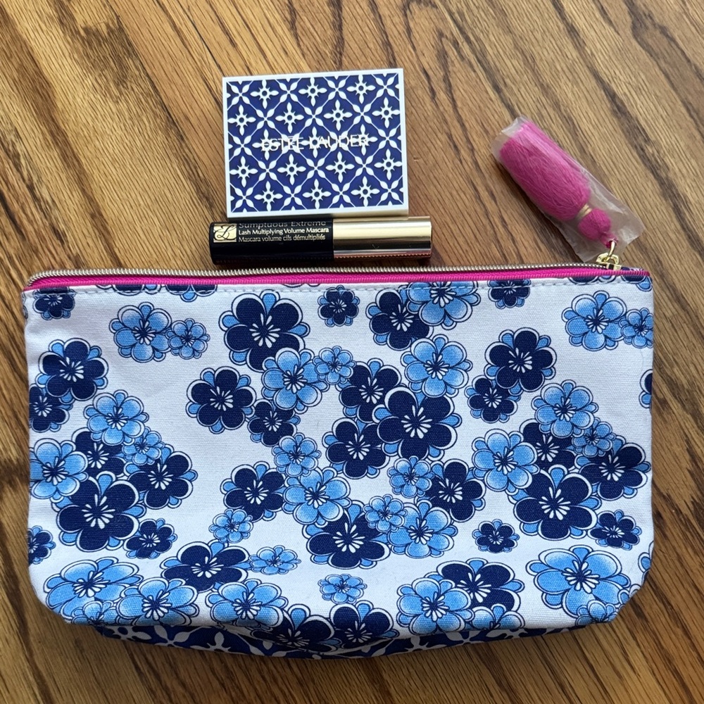 Estee Lauder bag and mini Makeup items